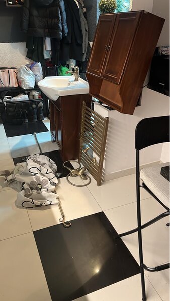 Set baie complet vintage - mobilier lemn, baterii si calorifer alama